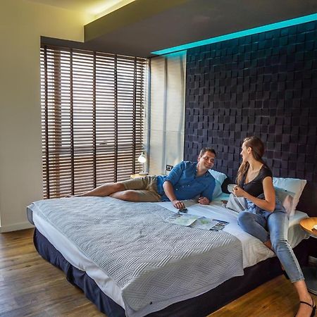 Pi Athens Apartment Bagian luar foto