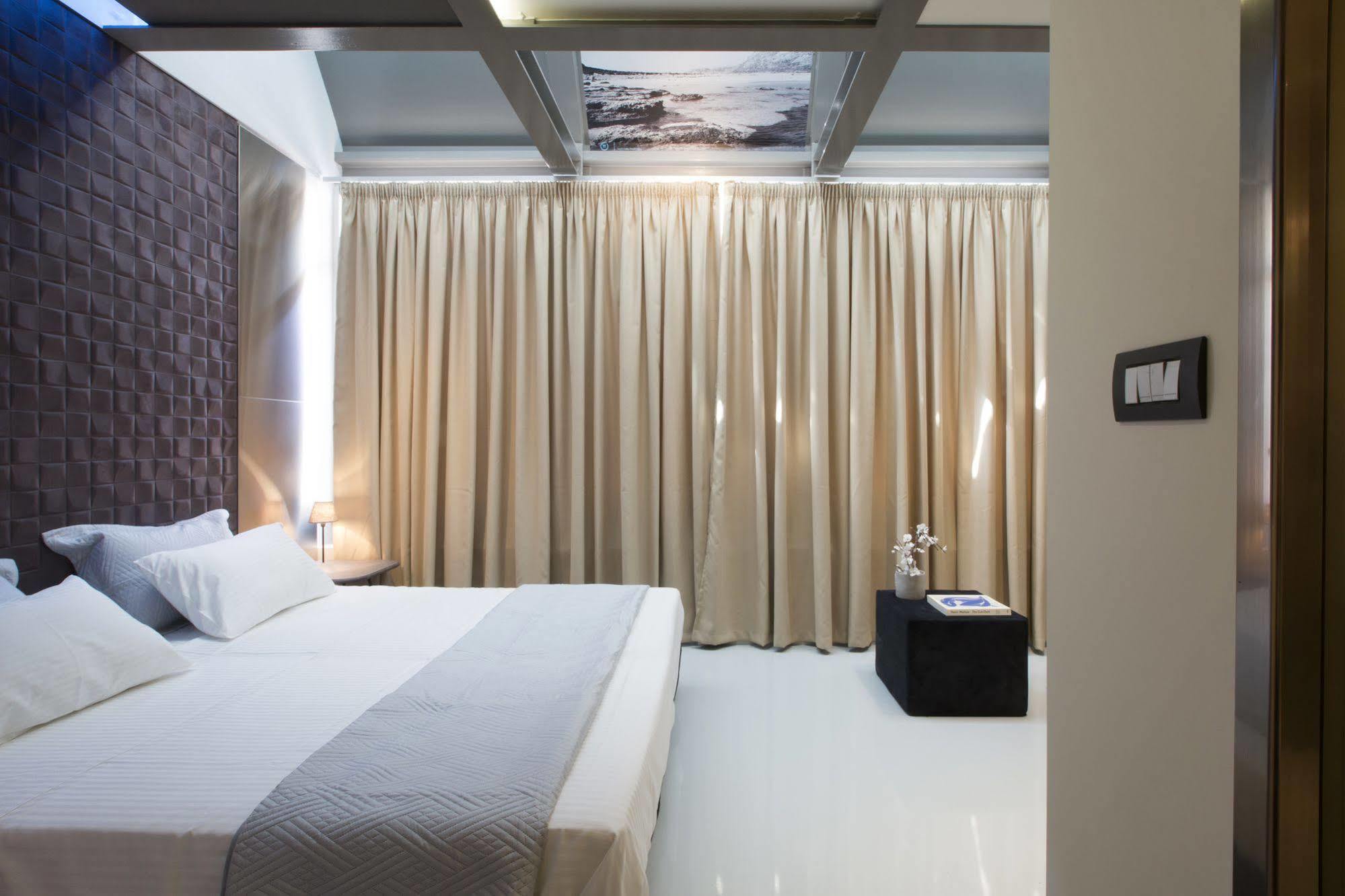 Pi Athens Apartment Bagian luar foto
