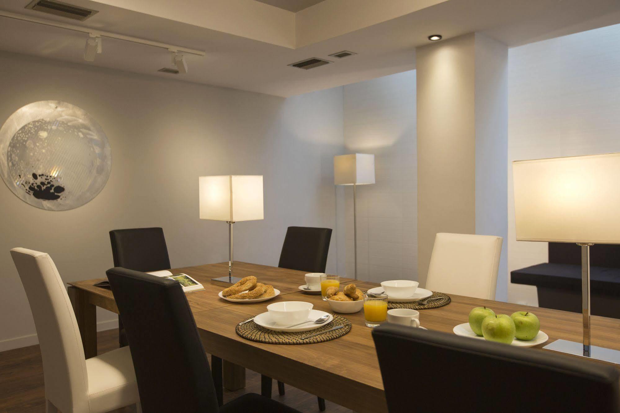 Pi Athens Apartment Bagian luar foto